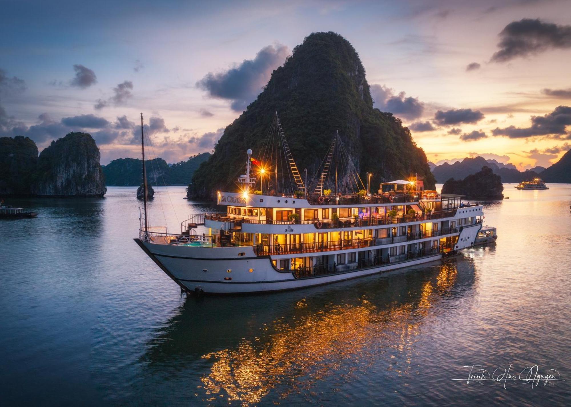 Alisa Premier Cruise Hotell Ha Long Eksteriør bilde