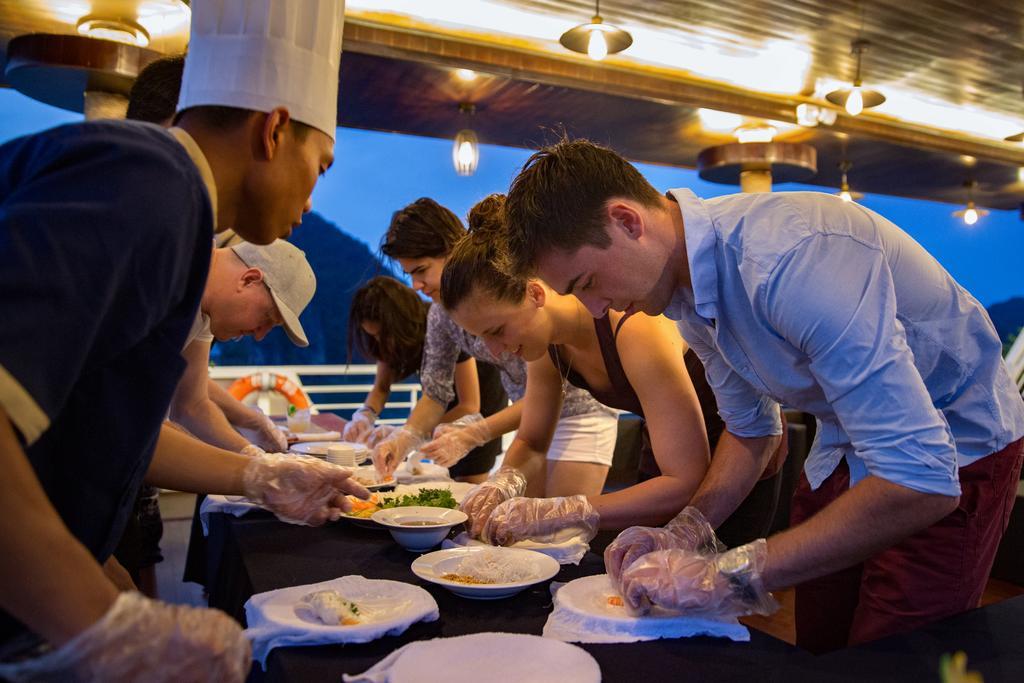 Alisa Premier Cruise Hotell Ha Long Eksteriør bilde