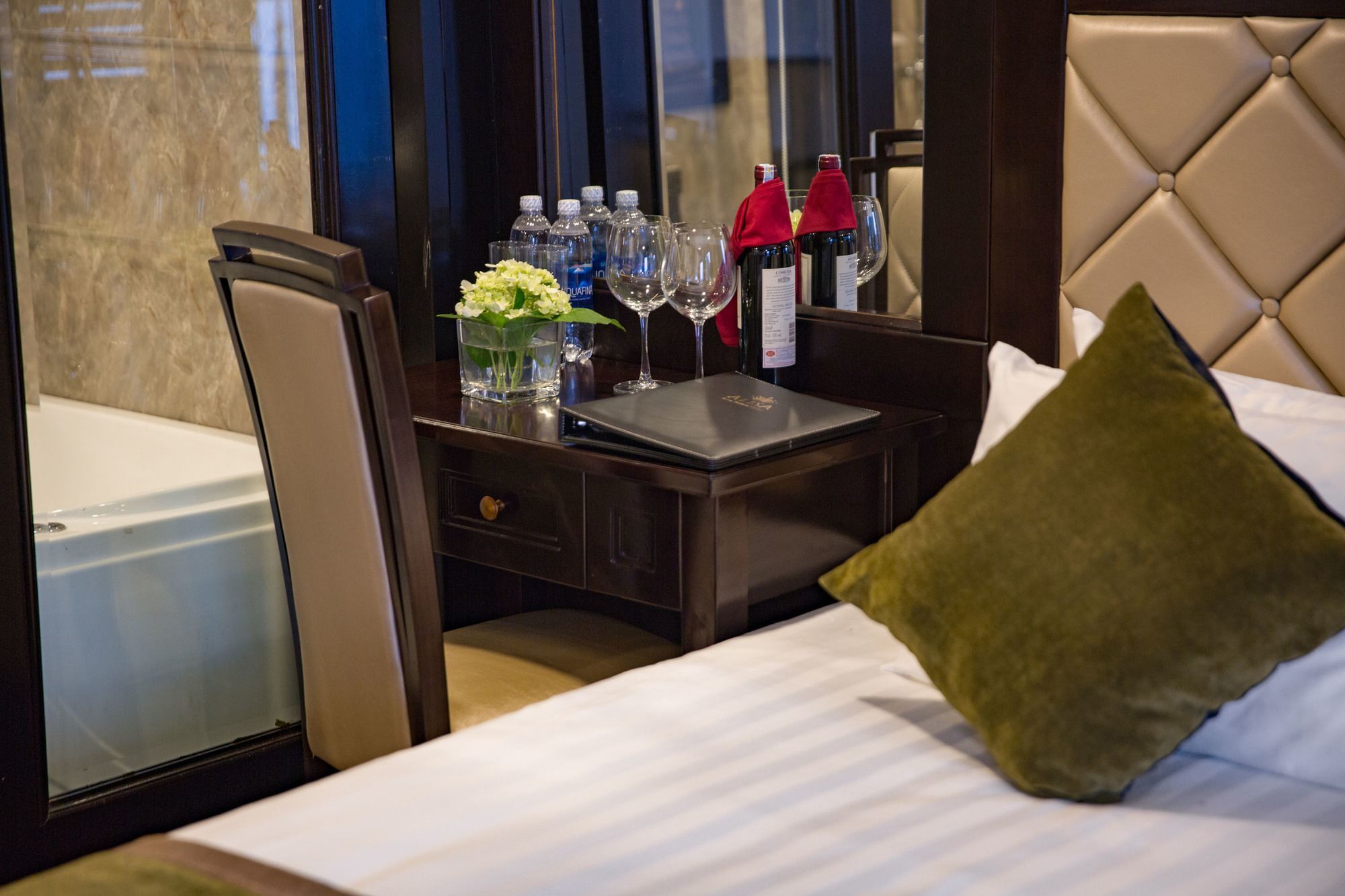 Alisa Premier Cruise Hotell Ha Long Eksteriør bilde